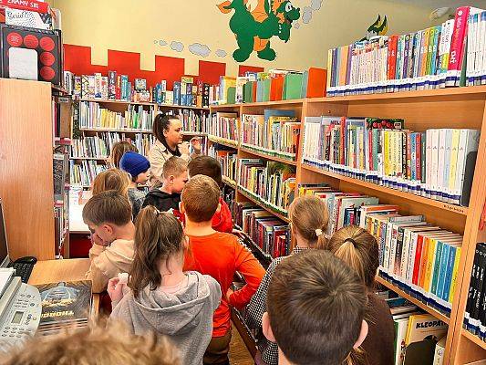 Klasa II odkrywa tajemnice Miejskiej Biblioteki Publicznej w Lęborku